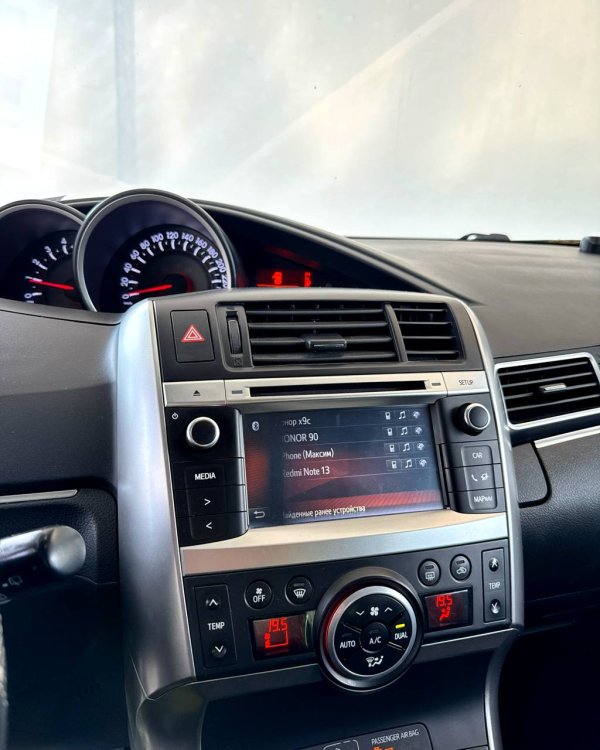 Toyota Verso I · Рестайлинг - Image 12