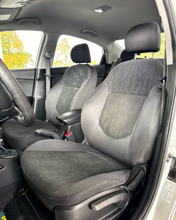 Kia Rio III - Image 10