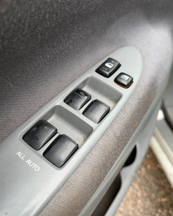 Toyota Avensis Verso I - Image 17
