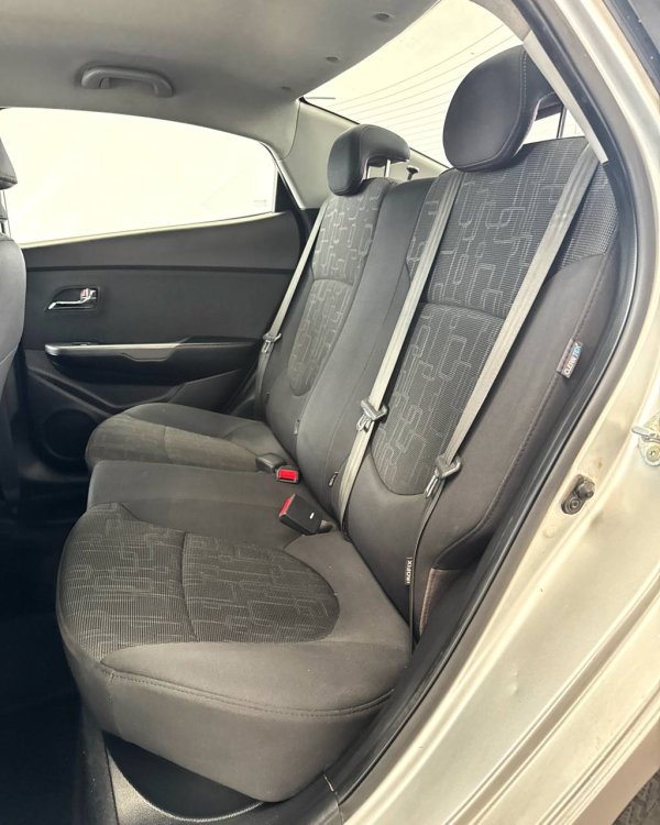 Kia Rio III - Image 14