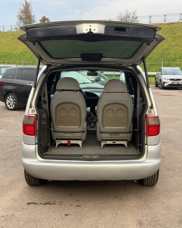 Ford Galaxy I - Image 18