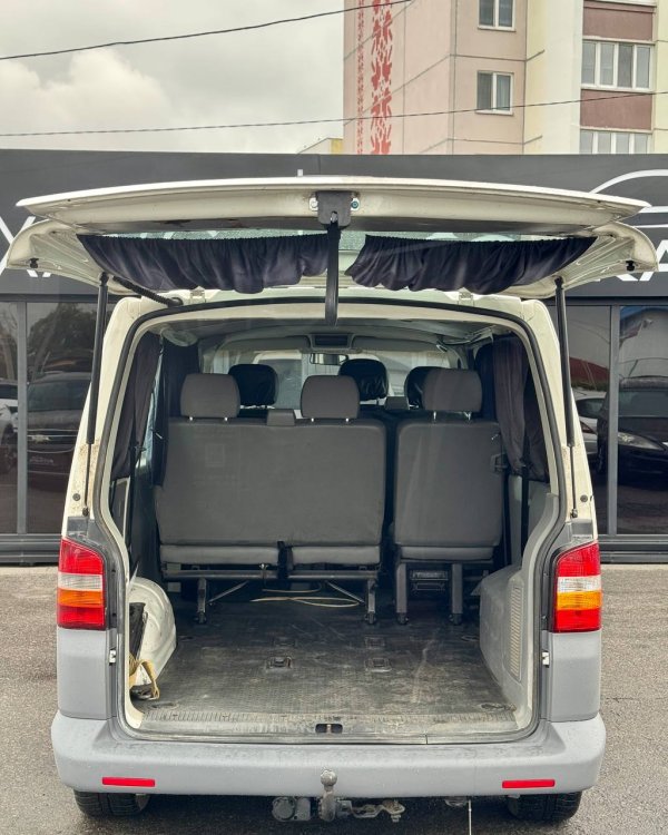 Volkswagen Transporter T5 - Image 13