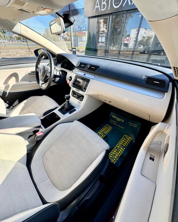 VOLKSWAGEN PASSAT CC - Image 14