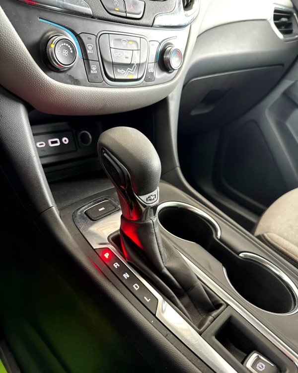 Chevrolet Equinox III · Рестайлинг - Image 13