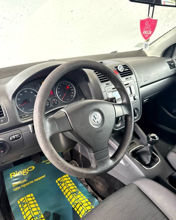 Volkswagen Golf V - Image 11