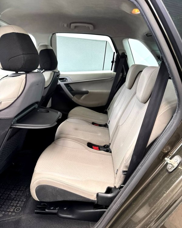 Citroen C4 Picasso I - Image 13