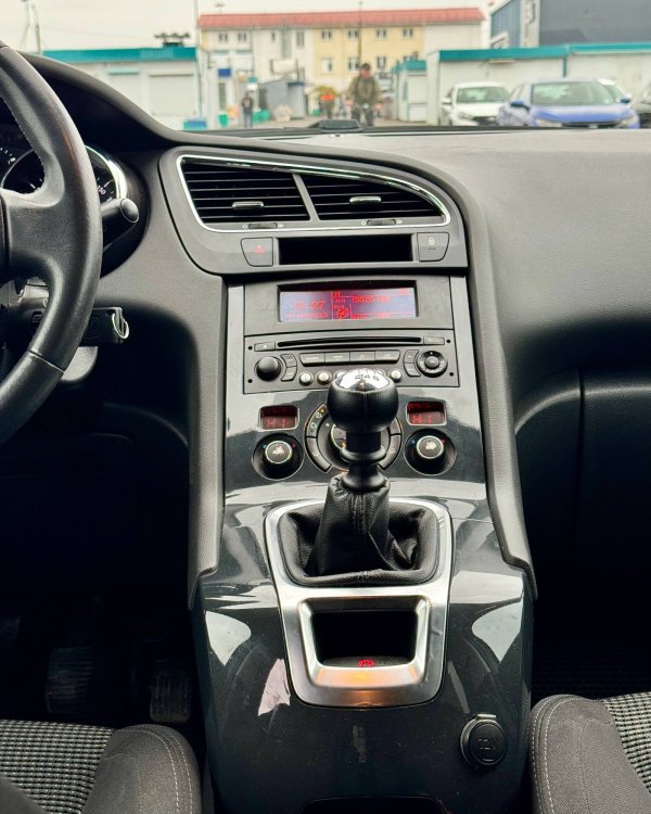 Peugeot 5008 I - Image 12