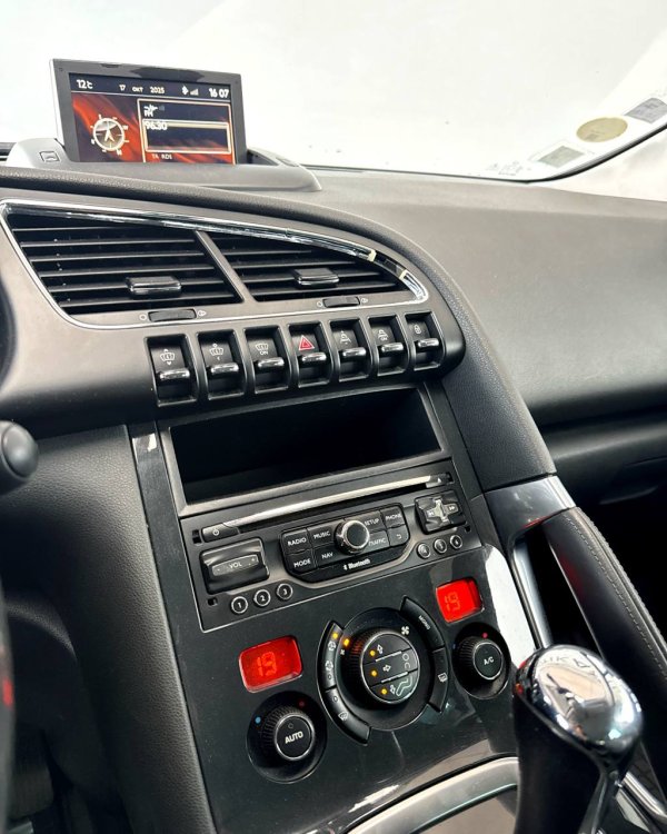 Peugeot 3008 I · Рестайлинг - Image 12
