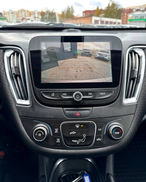 Chevrolet Malibu IX - Image 14