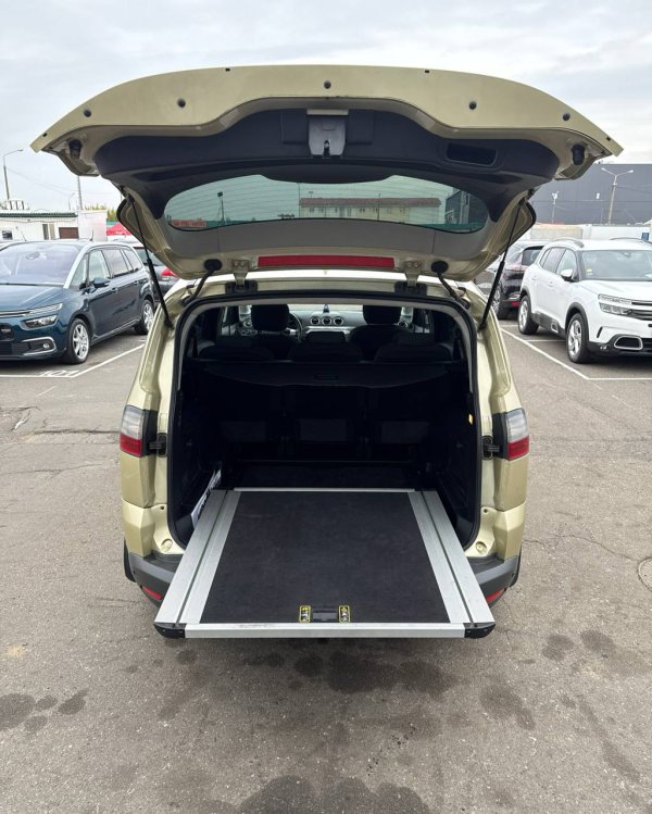 Ford S-MAX I - Image 13