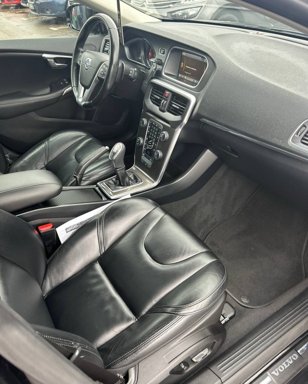 Volvo V40 II - Image 14