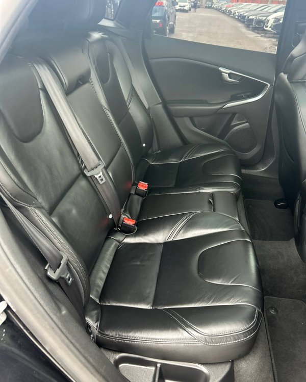 Volvo V40 II - Image 13