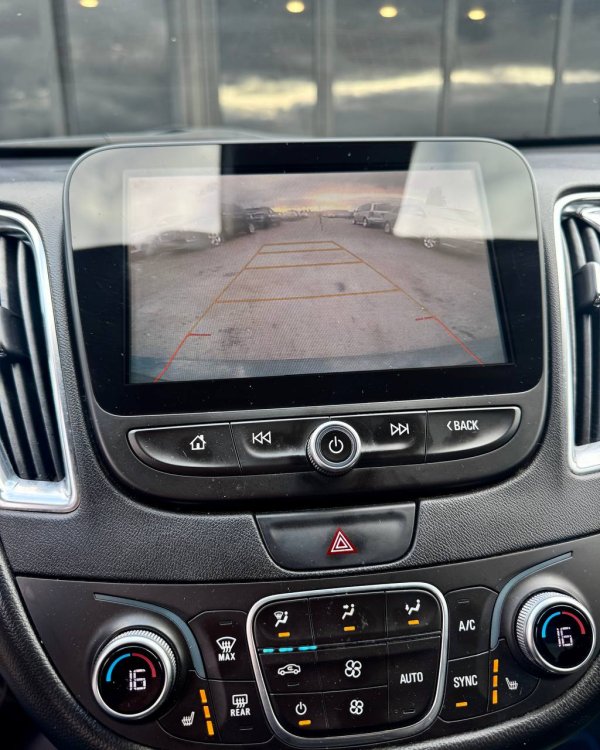 Chevrolet Malibu IX - Image 16
