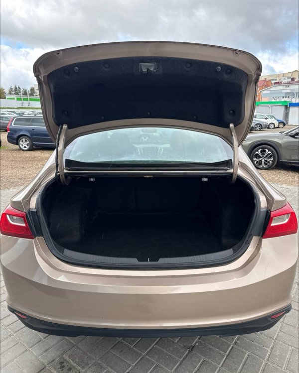 Chevrolet Malibu IX - Image 16