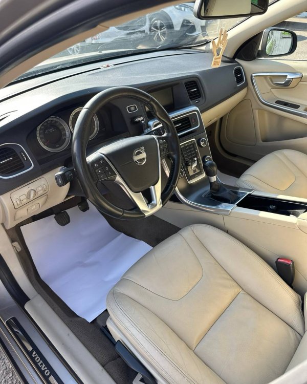 Volvo V60 I - Image 10