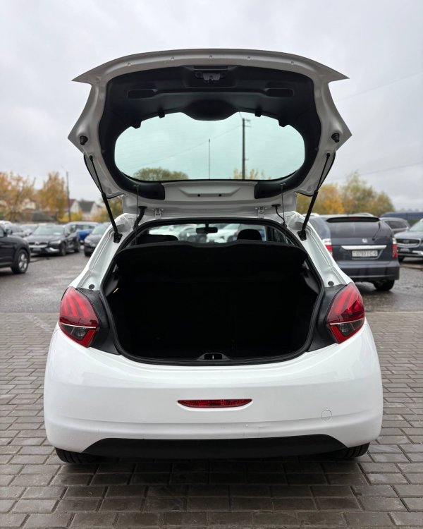 Peugeot 208 I · Рестайлинг - Image 12