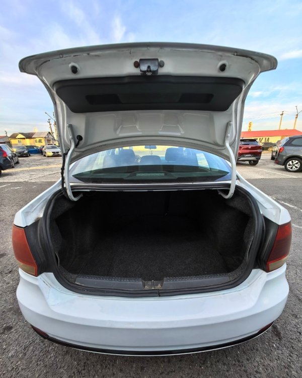 Volkswagen Polo Sedan I · Рестайлинг - Image 12