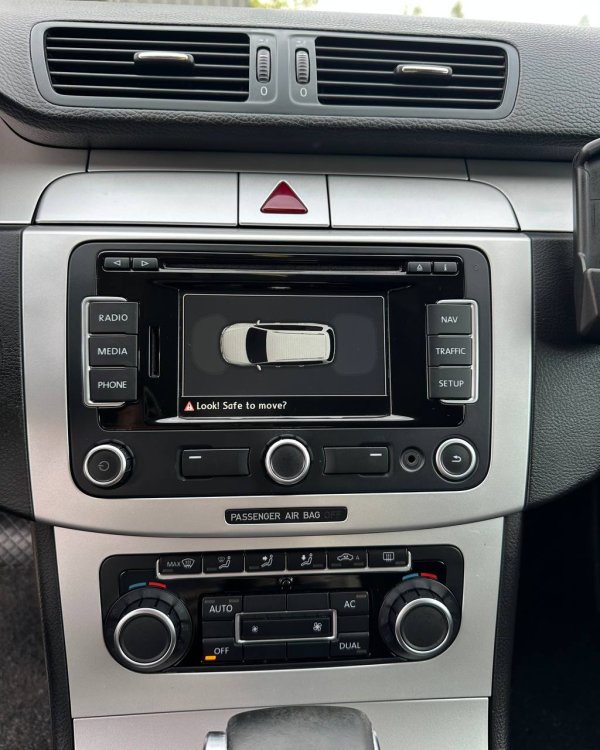 Volkswagen Passat B6 - Image 10