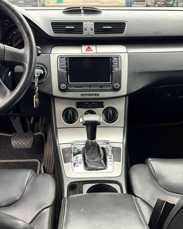Volkswagen Passat B6 - Image 12