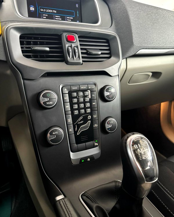 Volvo V40 II - Image 13