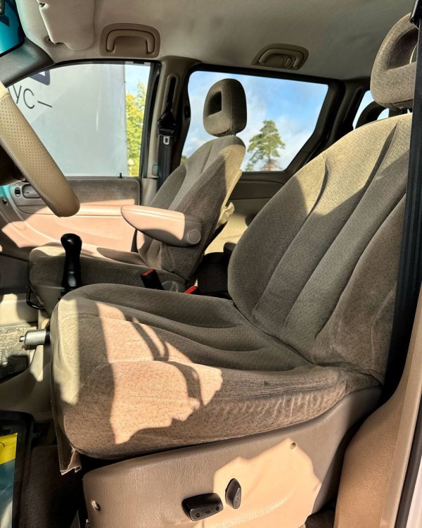 Chrysler Voyager IV - Image 10