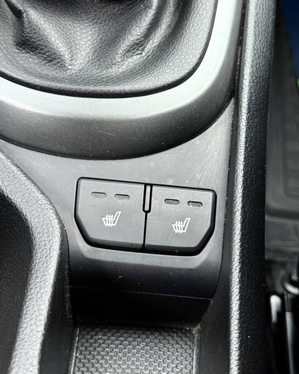 Kia Rio III - Image 17