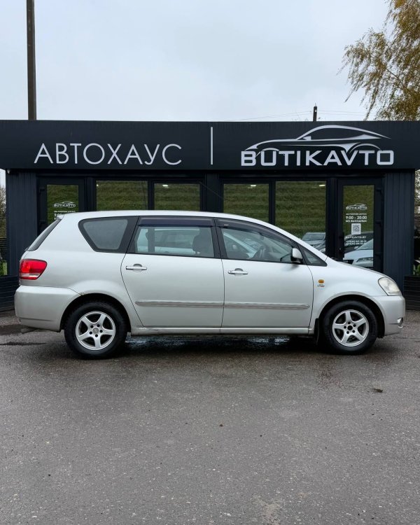 Toyota Avensis Verso I - Image 9