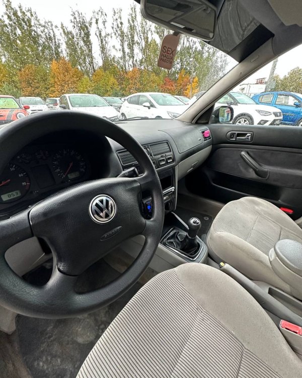 Volkswagen Jetta IV - Image 9