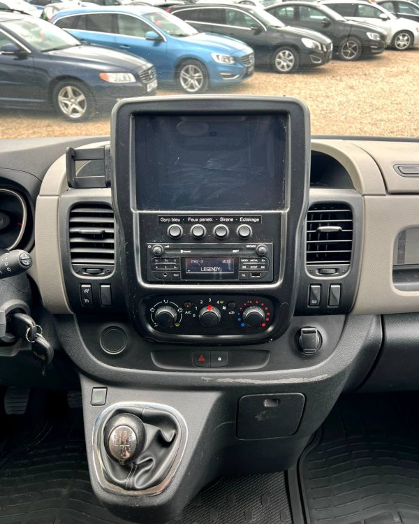 Renault Trafic III - Image 12