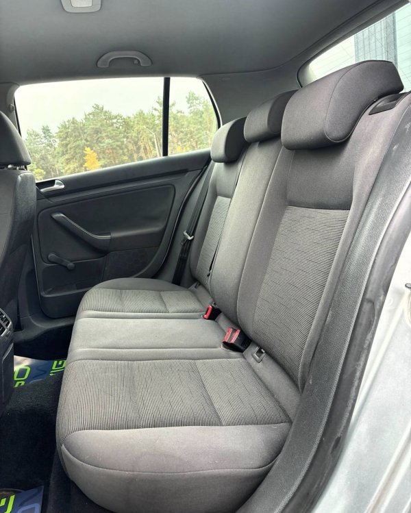 Volkswagen Golf V - Image 11