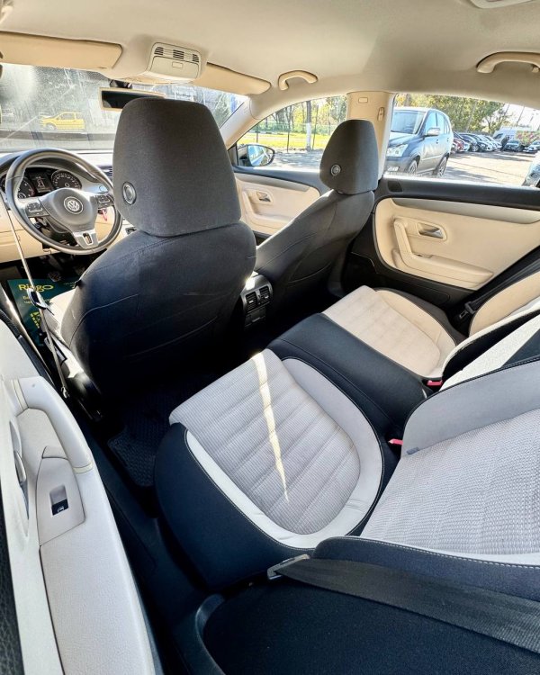 VOLKSWAGEN PASSAT CC - Image 11