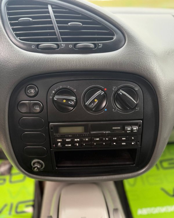 Ford Galaxy I - Image 17