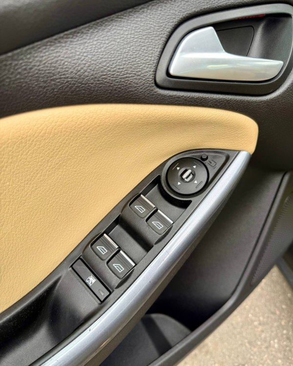 Ford Focus III - Image 10