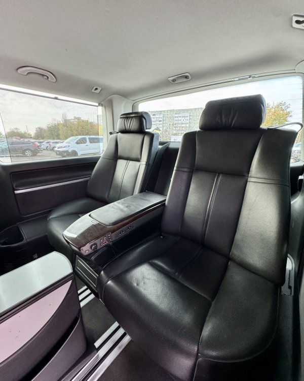 Volkswagen Multivan - Image 12