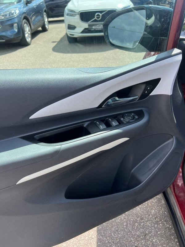 Chevrolet Bolt I - Image 11