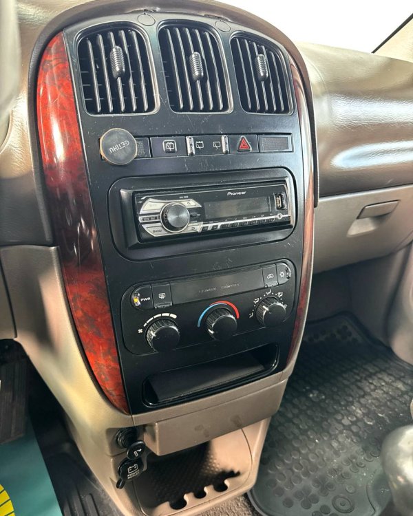 Chrysler Voyager IV - Image 12