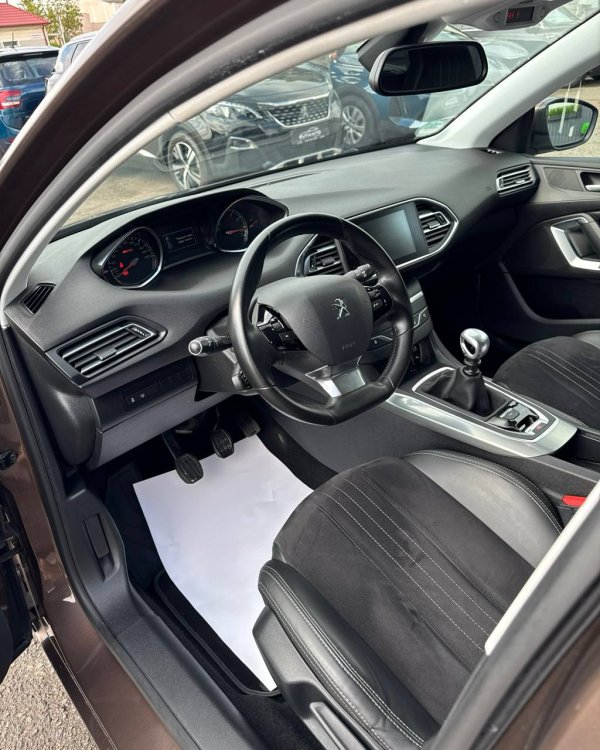 Peugeot 308 T9 - Image 10