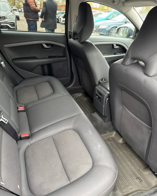 Volvo V70 III - Image 12