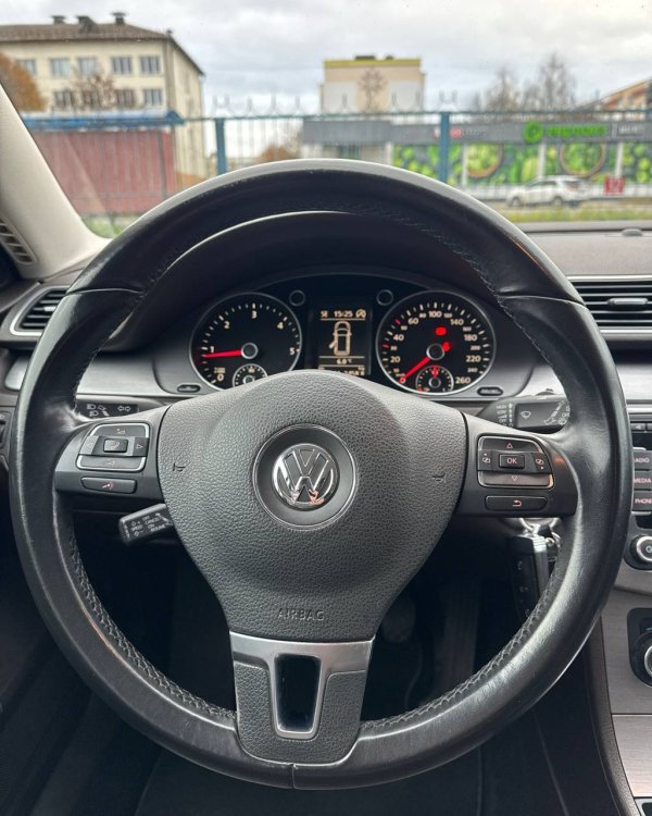 Volkswagen Passat B7 - Image 17