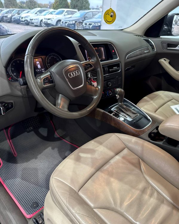 Audi Q5 8R - Image 12