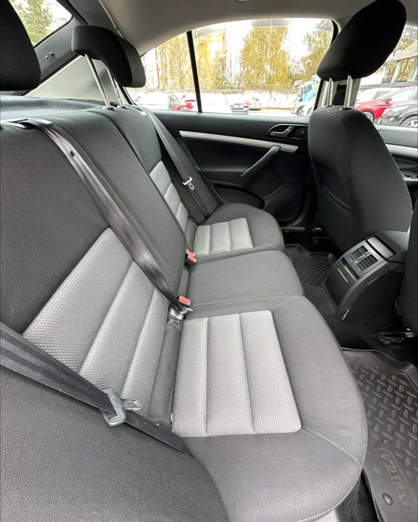 Skoda Octavia II - Image 12