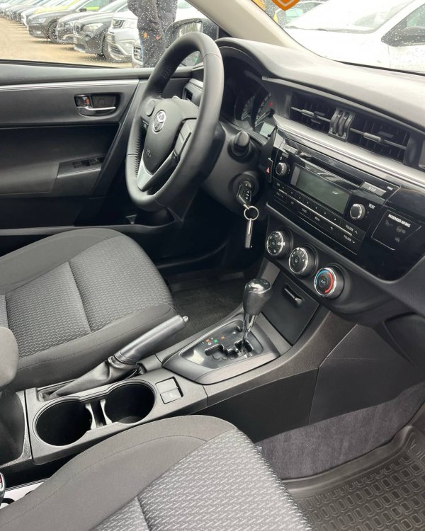 Toyota Corolla XI (E170) - Image 14