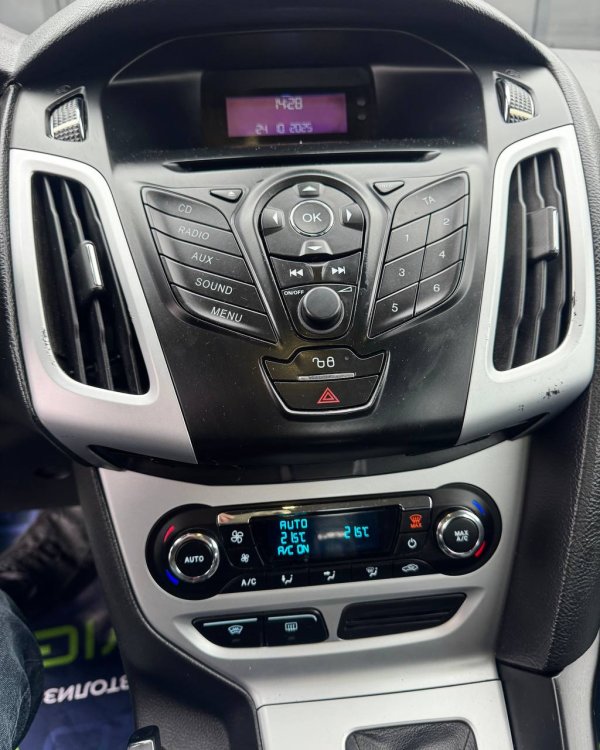 Ford Focus III - Image 18