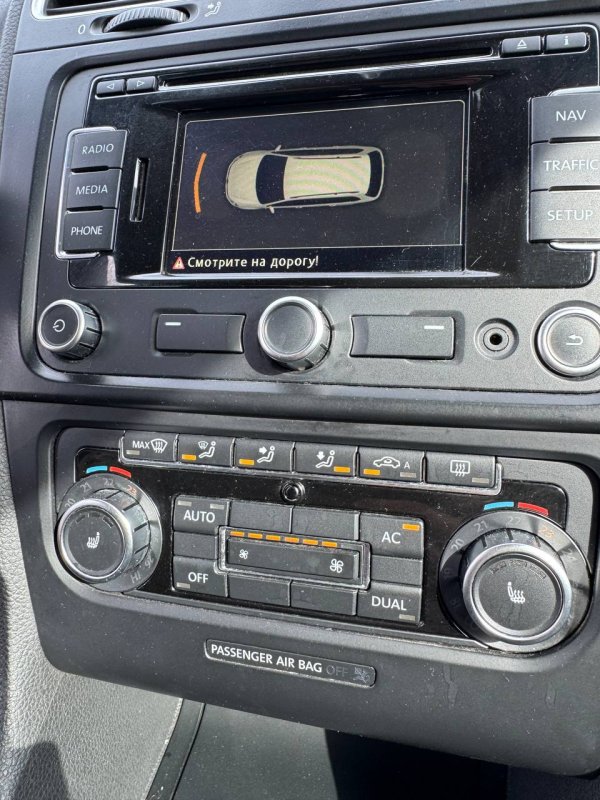 Volkswagen Golf VI - Image 16