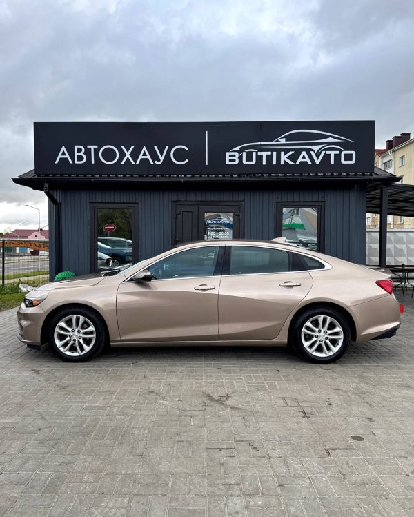 Chevrolet Malibu IX - Image 4