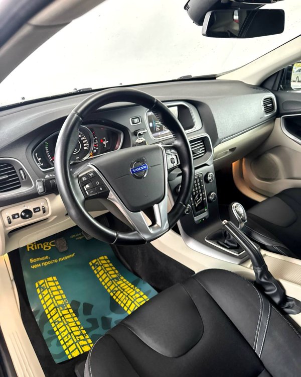 Volvo V40 II - Image 11