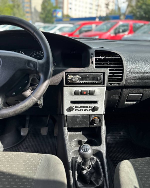 Opel Zafira A - Image 10