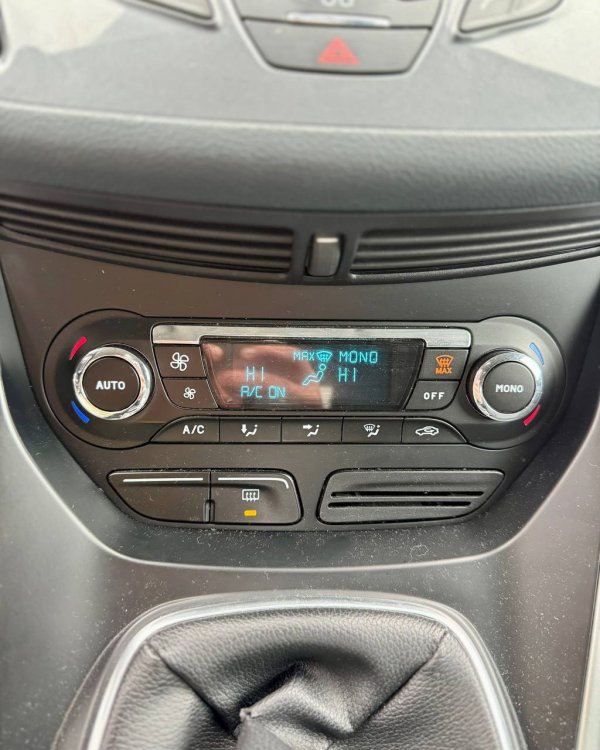 Ford Grand C-Max I - Image 19