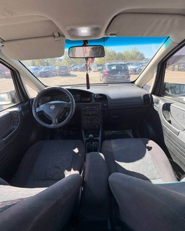 Opel Zafira A - Image 6