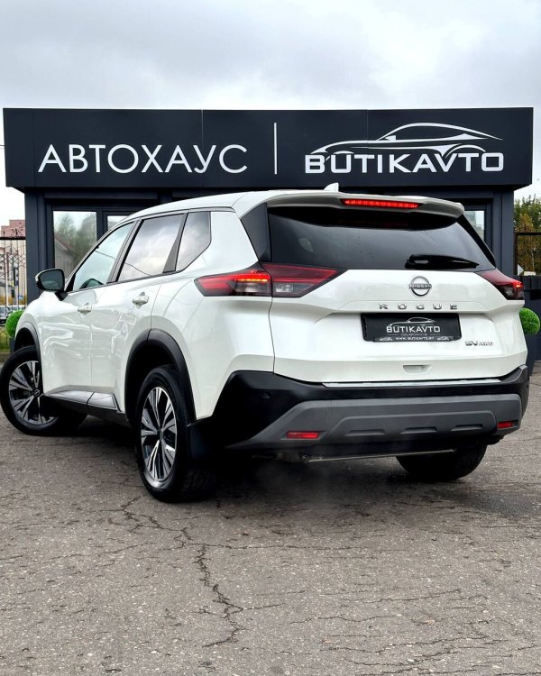 Nissan Rogue III - Image 4